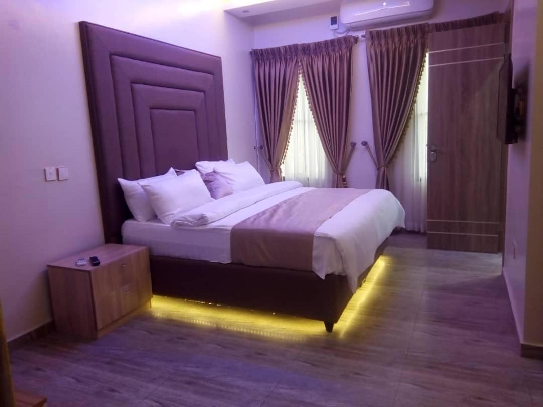 God'S Touch Apartments Signature Lagos Eksteriør billede